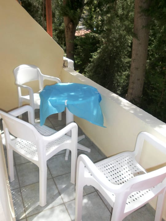Balkon Dreibettzimmer Hotel Neos Matala