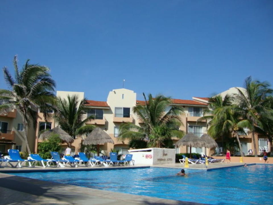 Pool mit dahinterliegenden Zimmern Viva Azteca by Wyndham - All Inclusive Resort