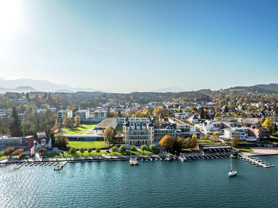 Außenansicht Falkensteiner Schlosshotel Velden