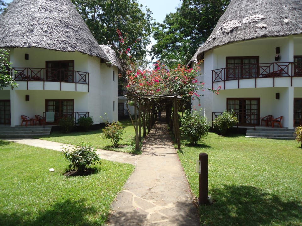 Schöne Gartenanlage Neptune Village Beach Resort & Spa