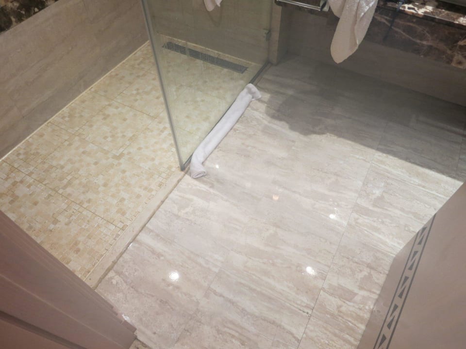 Undichte Duschkabine Hilton Marsa Alam Nubian Resort