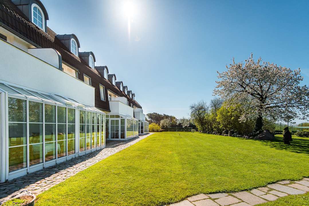 Liegewiese Hotel Ostseeresidenz Gendarm