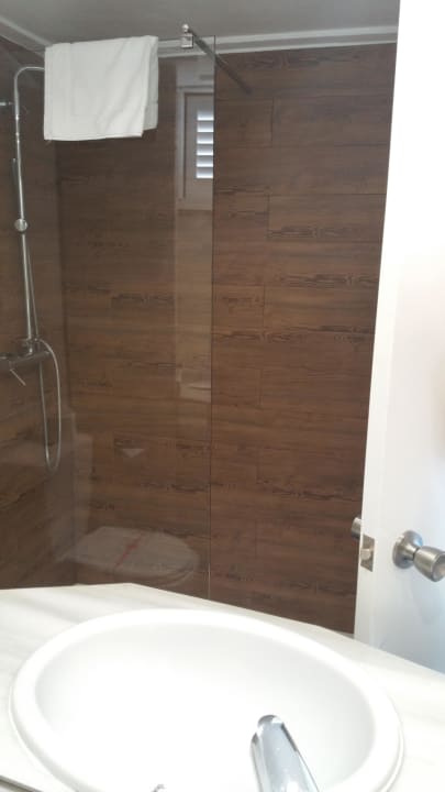 Dusche war angenehm groß aber das glas war zu kurz BLUESEA Cala Millor