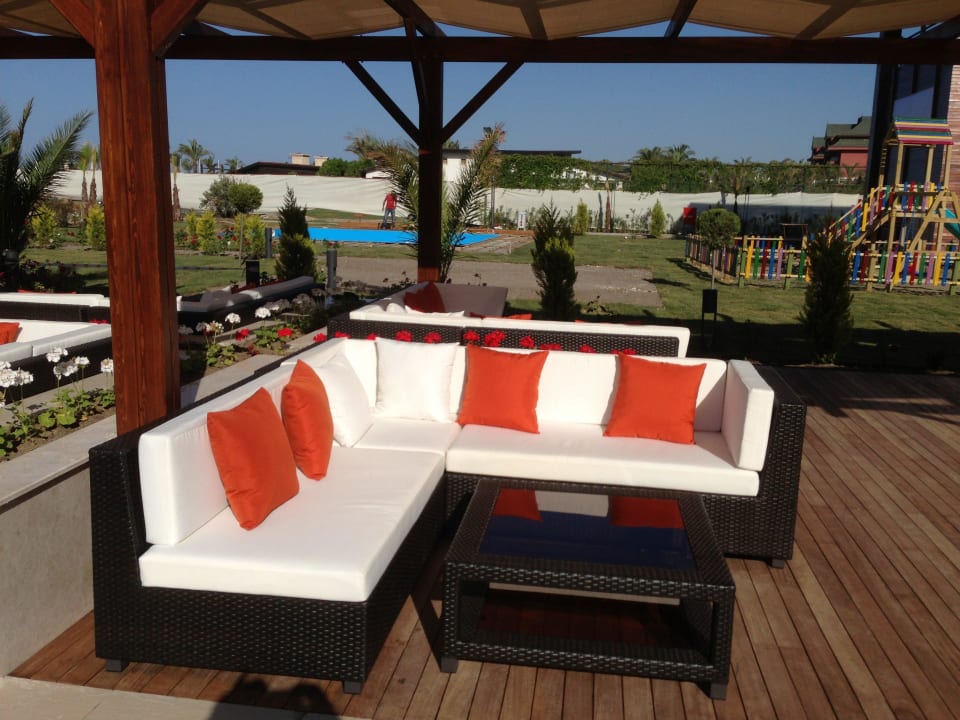 Loungebereich in der Nähe der Poolbar Armas Life Belek
