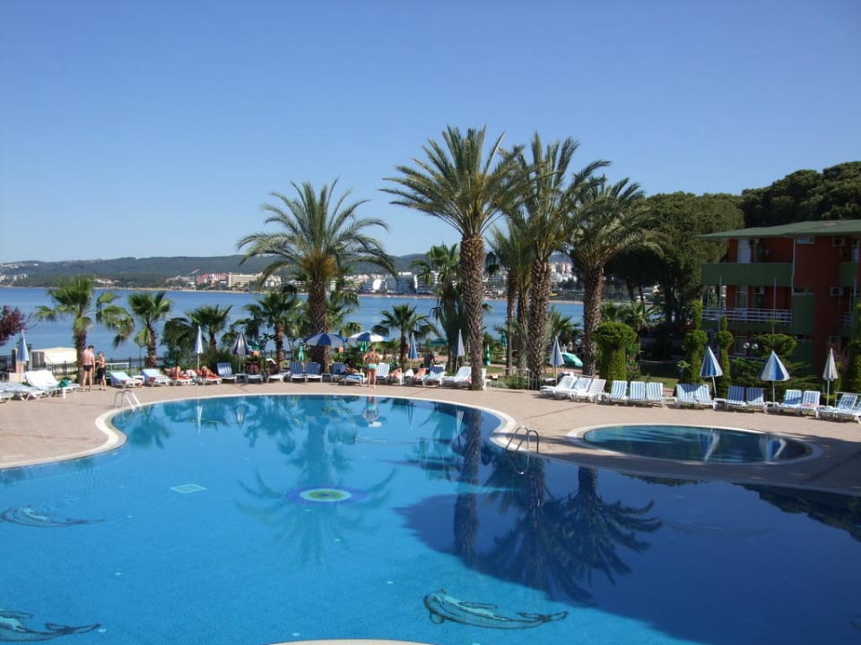 Pool und Meerblick vom Block D Lonicera Resort & Spa Hotel