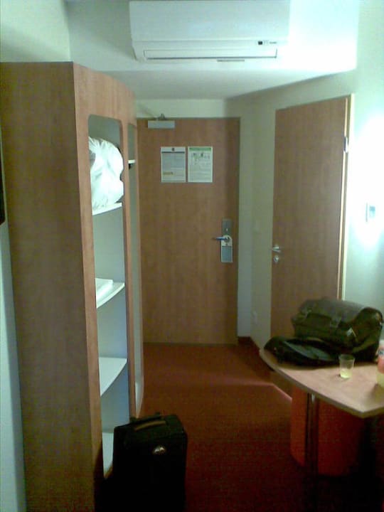 Ausgang B&B Hotel Stuttgart-City