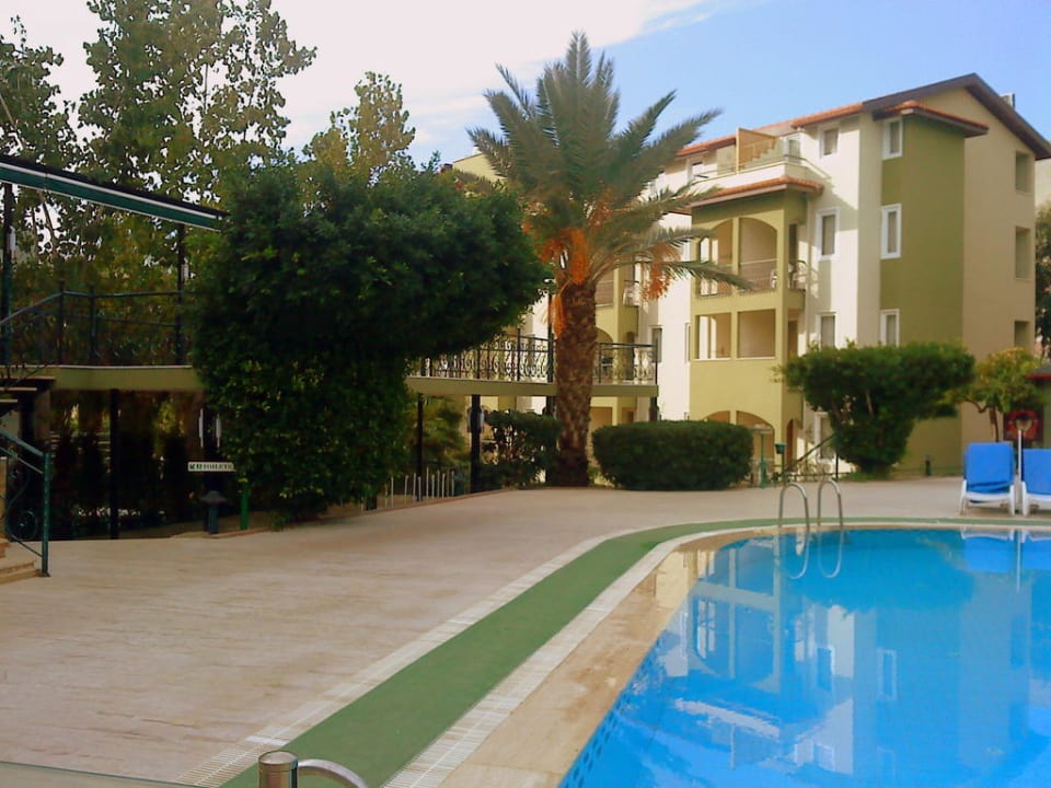 Blick vom Pool aufs Hotel Hotel Gardenia Beach