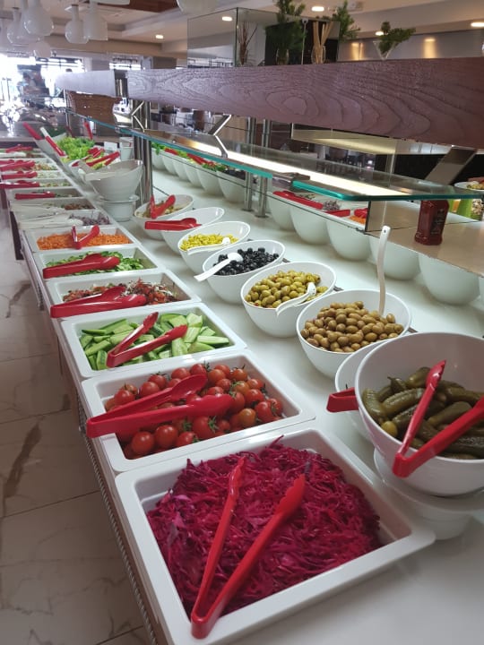 Viel und frischer Salat  Sunprime C-Lounge