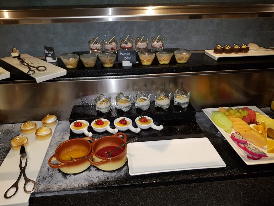 Gastro Rose Rayhaan by Rotana