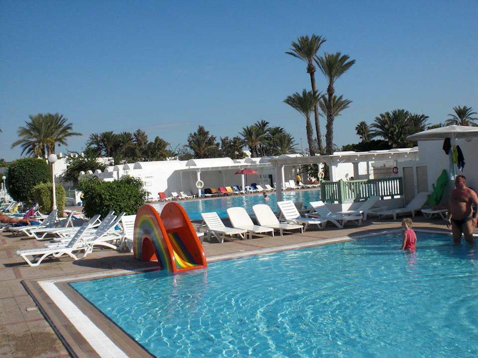 2. Kinderpool, im Hintergrund ein großer Pool El Mouradi Club Kantaoui