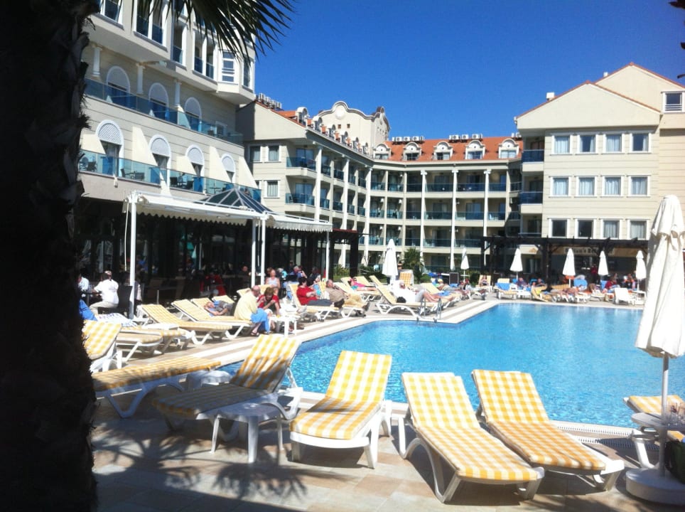 Noch leerer Pool Hotel Sultan of Side