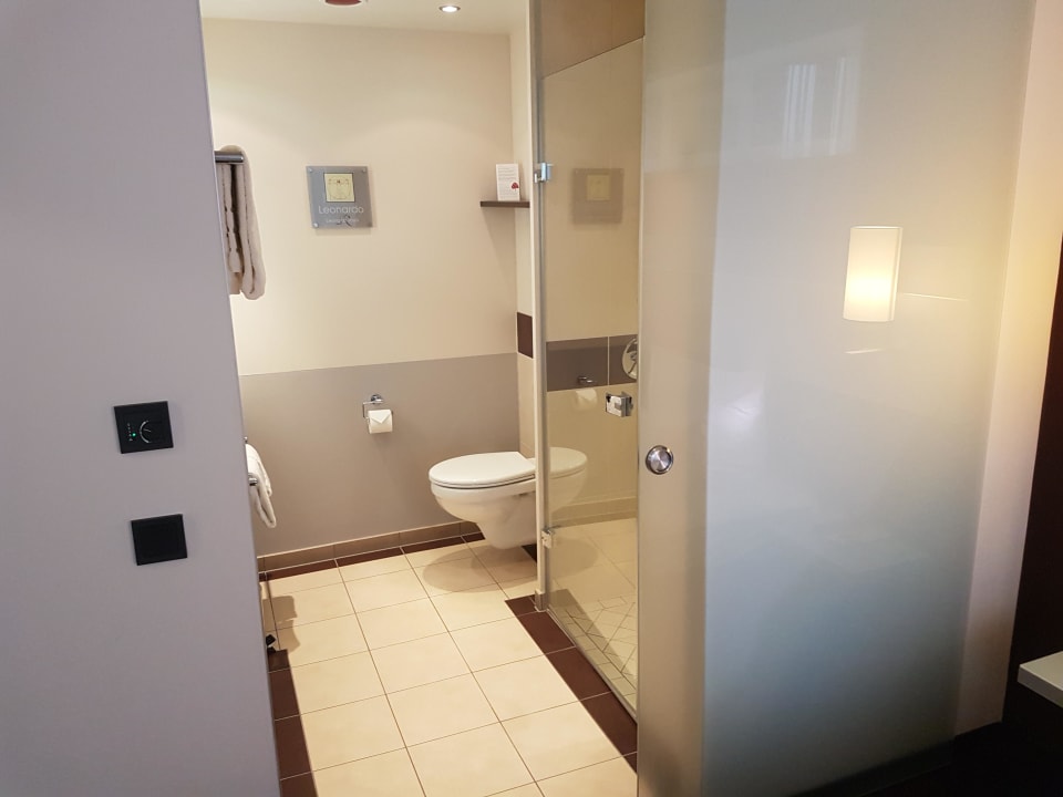 Offenes Bad Leonardo Royal Hotel Munich