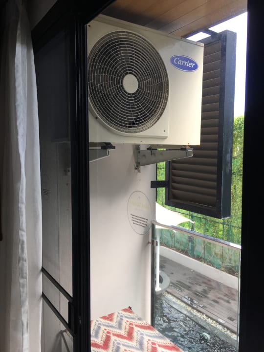 Zimmer Outrigger Surin Beach Resort