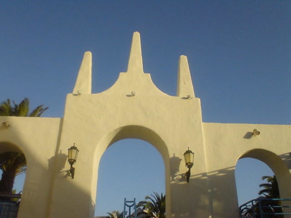 Eingang zum Plaza Alua Suites Fuerteventura