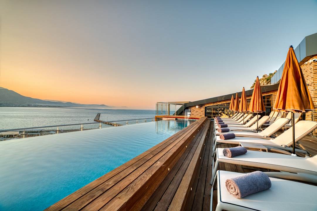 Pool Numa Port Hotel