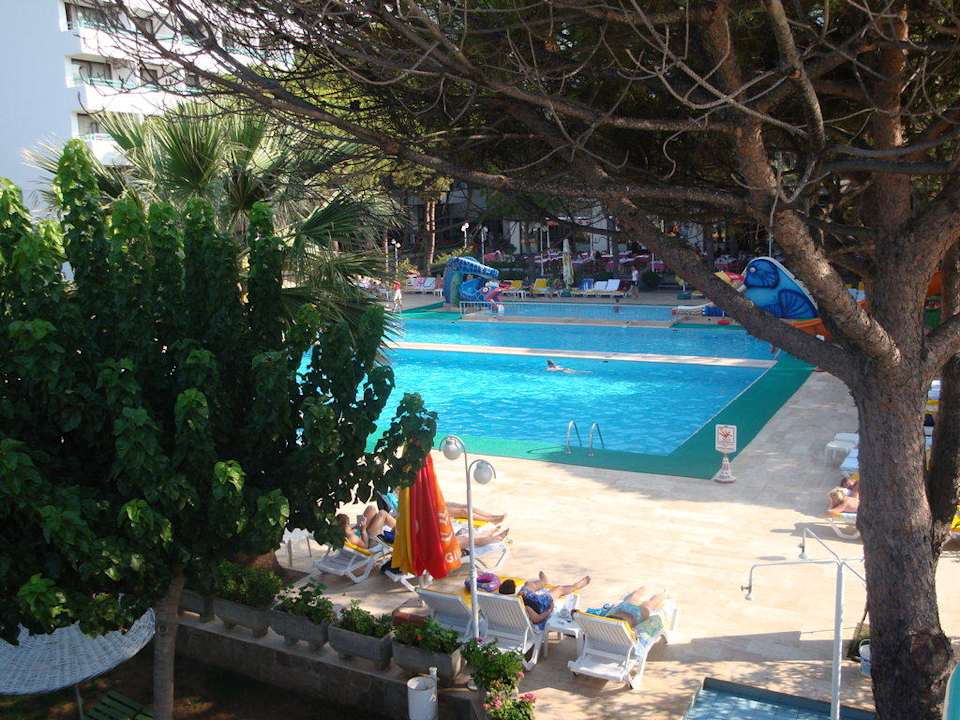 Pool 3 Hotel Grand Efe