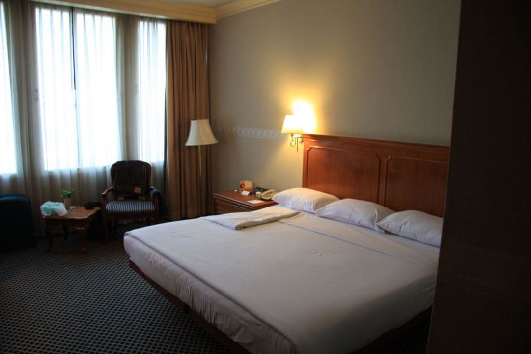 Zimmeransicht von der Tür The Tawana Bangkok