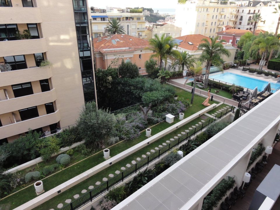 Blick vom Balkon auf die Gartenanlage Hotel Novotel Monte Carlo