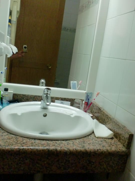 Tatsächliche Waschbeckenbreite The Diplomat Hotel