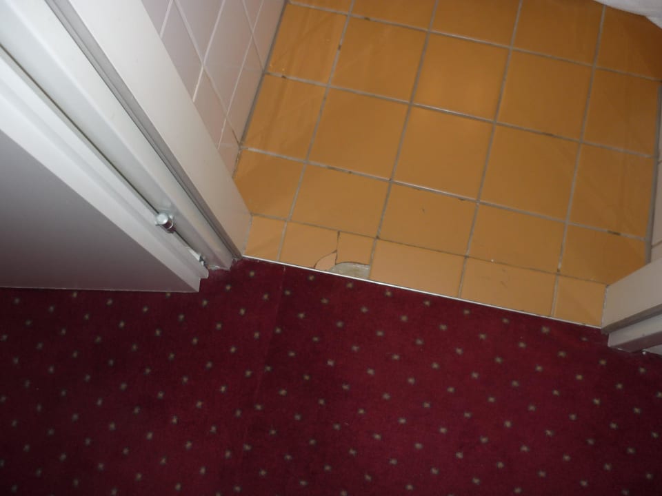 Vom Zimmer ins Bad Westbahn Hotel