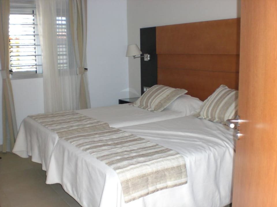 Schlafzimmer HL Miraflor Suites Hotel