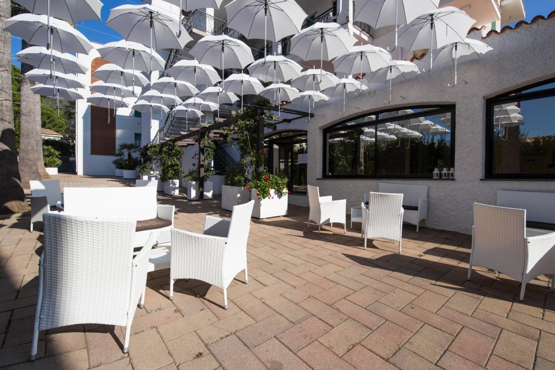 Outside Hotel Residence Riviera