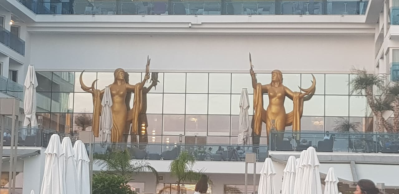 Blick auf die Azura Azura Deluxe Resort & Spa Hotel