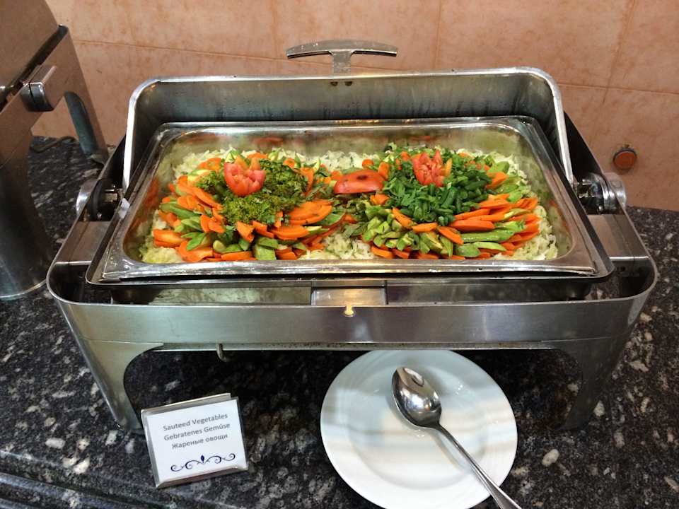 Abendessen im Restaurant SUNRISE Holidays Resort (Adults Only)