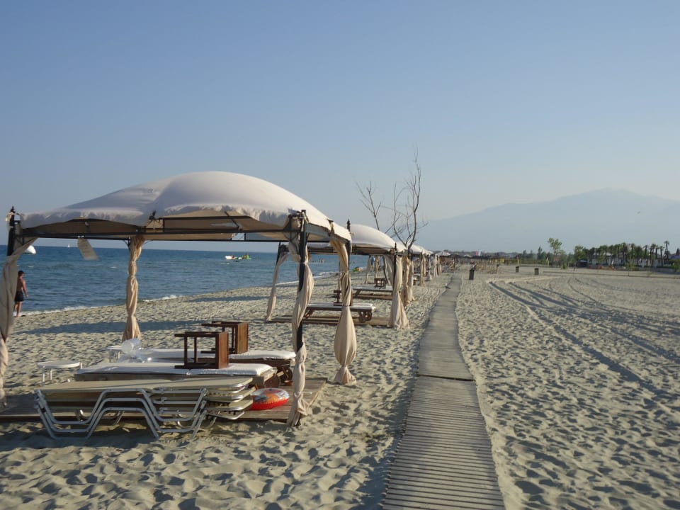 Strandpavillons Mediterranean Village Hotel & Spa