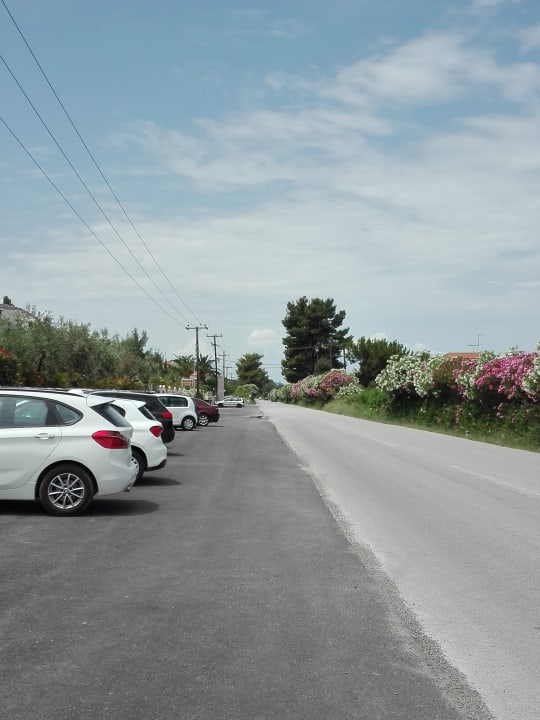 Hauptverbindung von Hanioti nach Pefkochori  Hotel Anna Maria Paradise
