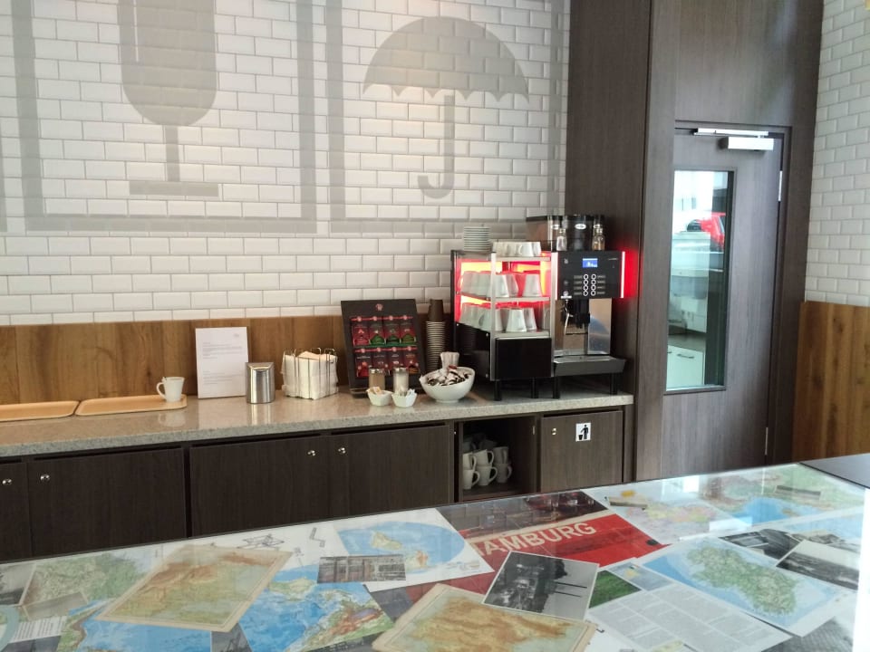 Free coffee/tea in the breakfast area Citadines Michel Hamburg