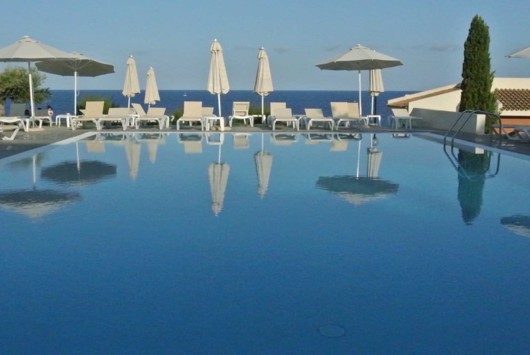 Einer der drei schönen Pools  blau punta reina