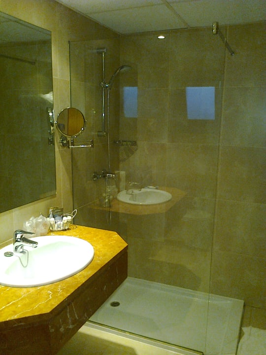 Badezimmer mit Dusche AYA Seahotel - Adults only