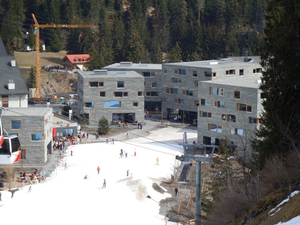 Anlage von Talabfahrt aus gesehen rocksresort