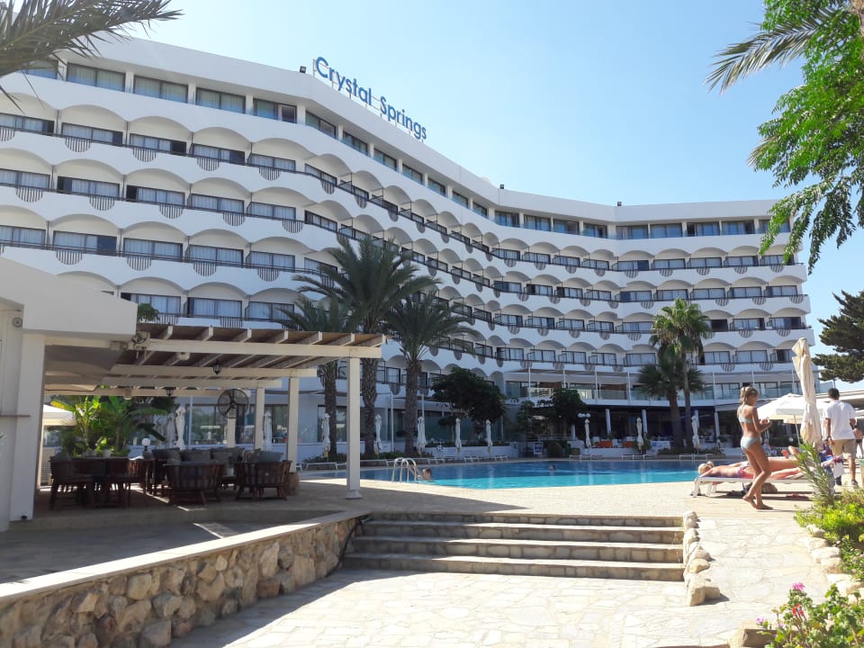 Außenansicht Crystal Springs Beach Hotel