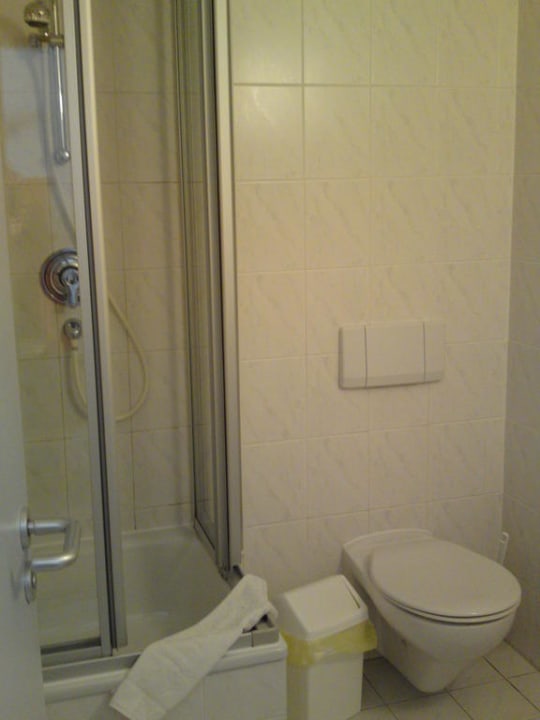 Spartanisches Badezimmer Hotel Haus Linden