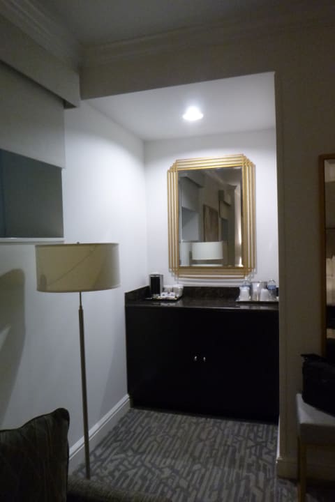 Zimmer Martinique New York on Broadway, Curio Collection by Hilton