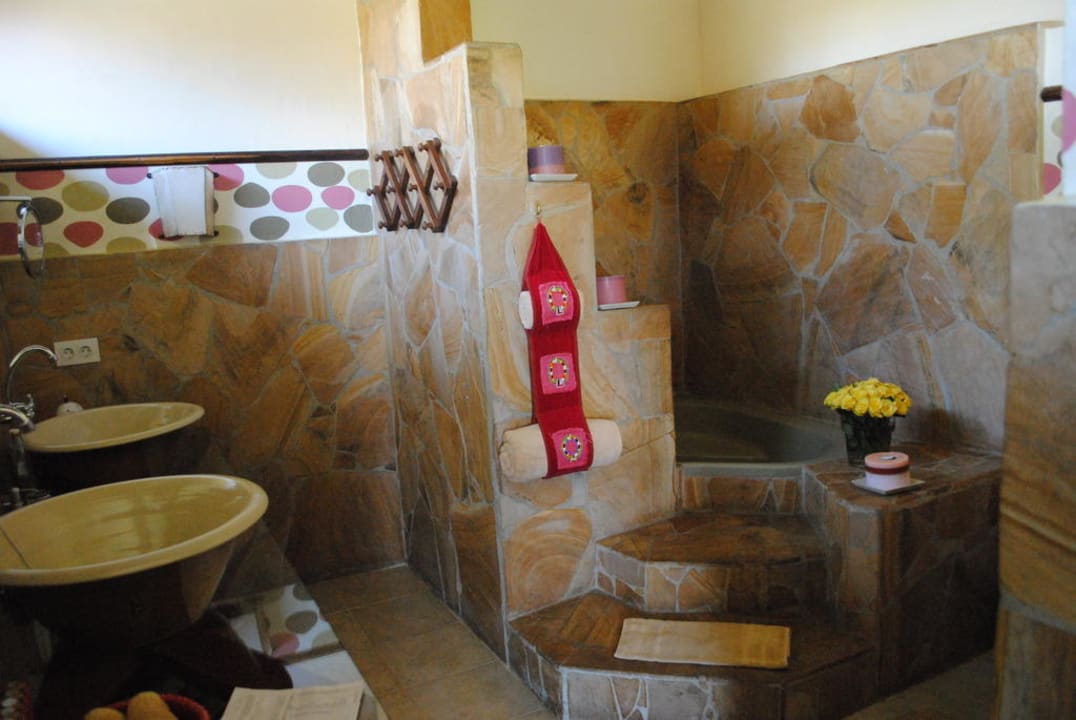 Bad Hotel Hatari Lodge