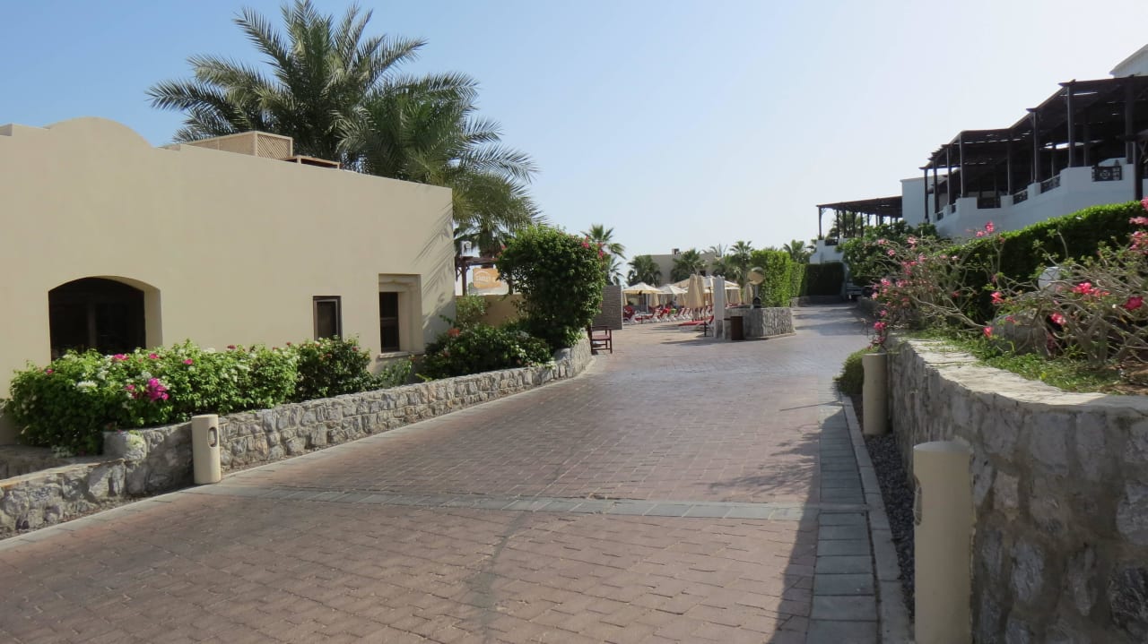 Wege  The Cove Rotana Resort