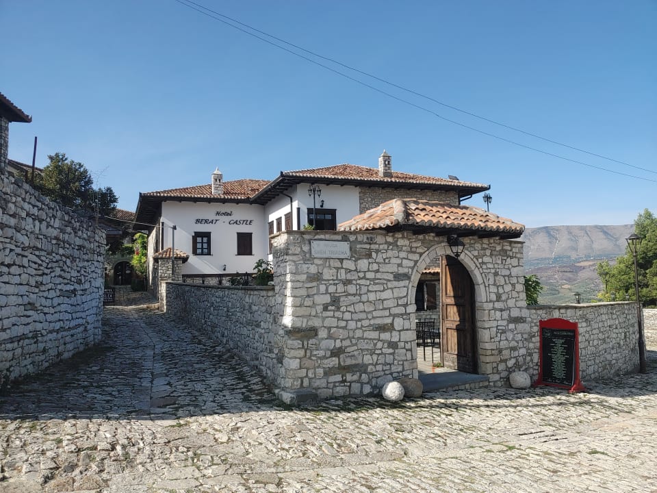 Außenansicht Berati Castle Hotel