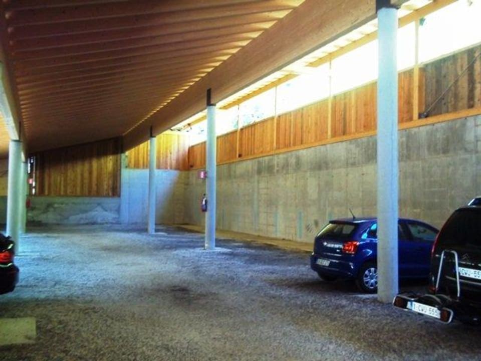 Parkplätze überdacht Alphotel Tyrol