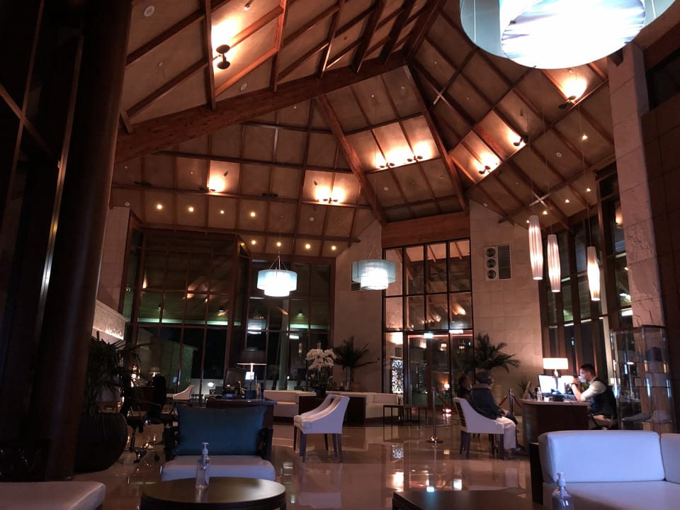 Lobby JA Palm Tree Court