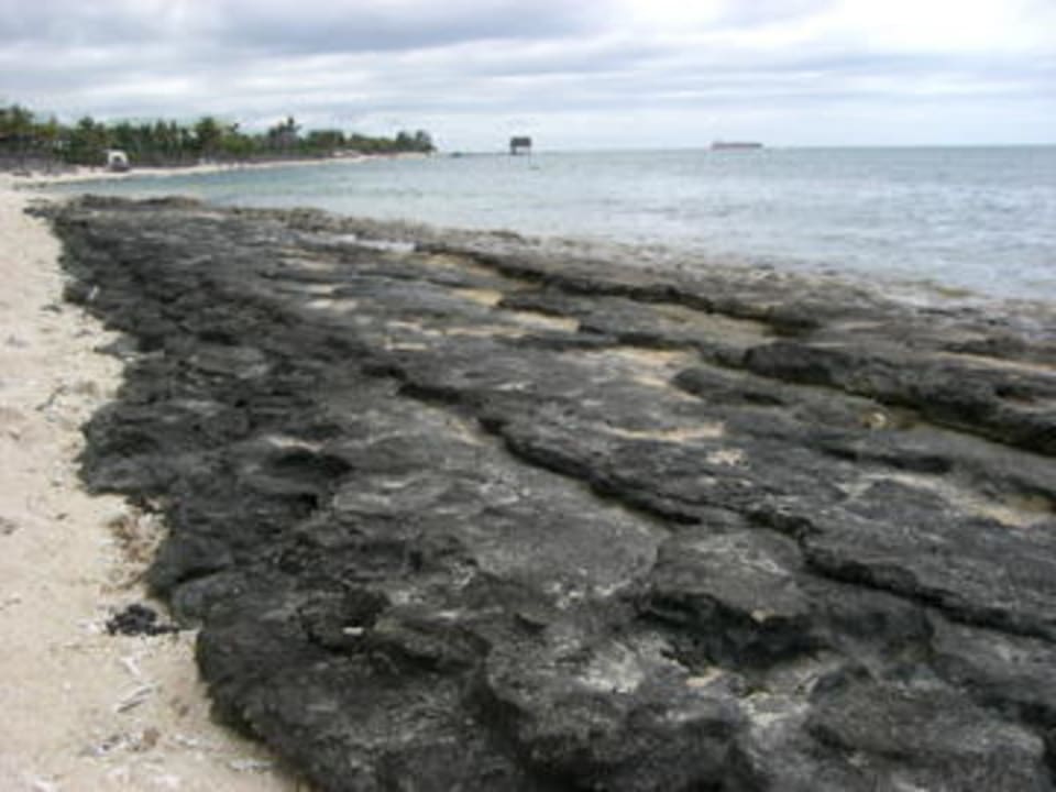 Einige felsige Abschnitte Le Meridien Ile Maurice