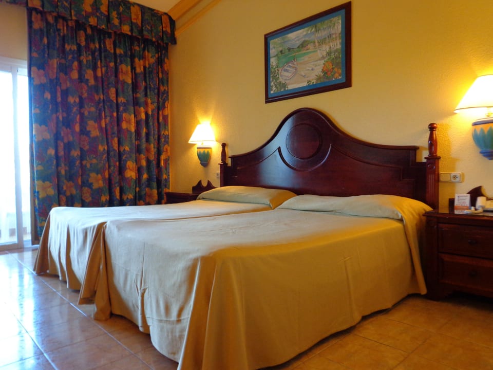 Sehr großes Bett Senator Puerto Plata Hotel