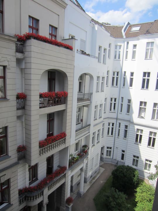 View to courtyard Henri Hotel Berlin Kurfürstendamm