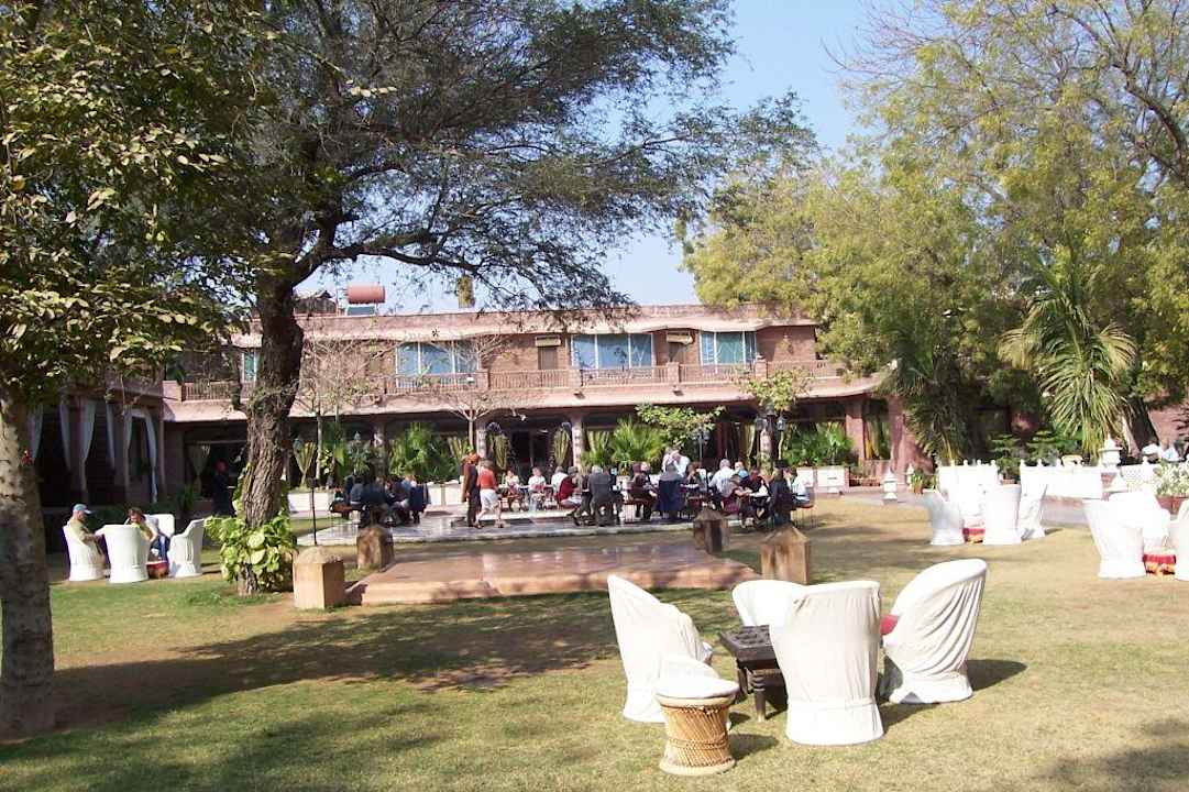 Blick in den Garten Hotel Ranbanka Palace