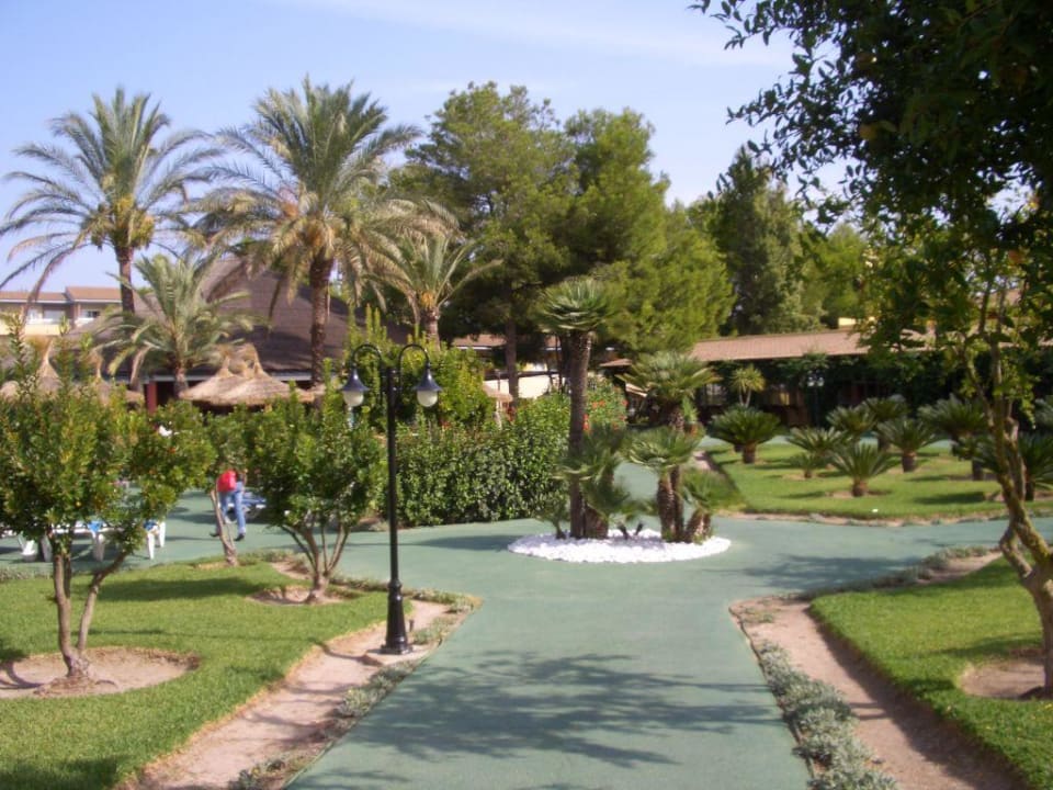 Weg zu den Zimmern,Pool und Restaurant Prinsotel La Dorada