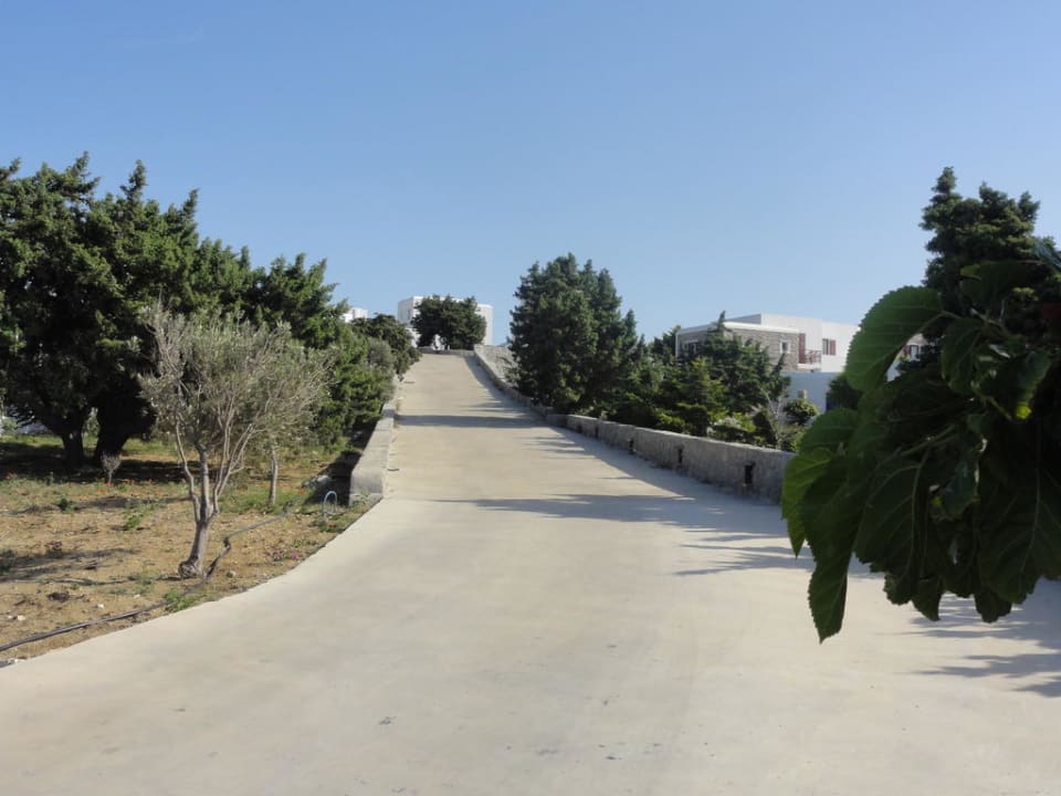 Einfahrt zu den Villen Hotel Naxian Collection