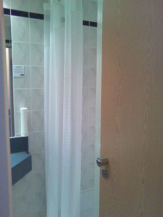Blick zum Duschbereich Holiday Inn Express Köln - Troisdorf