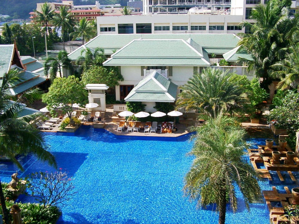 Pool Busakorn Wing Holiday Inn Resort Phuket